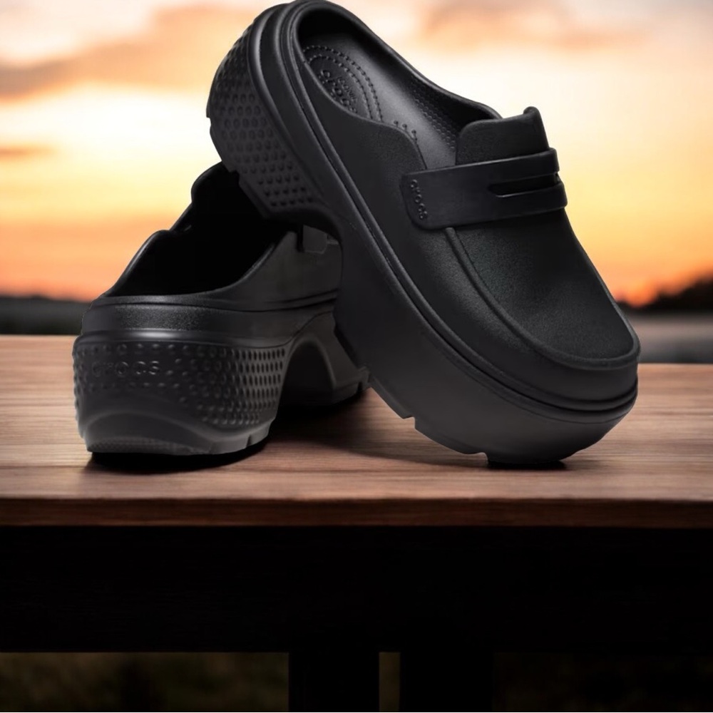 Crocs Unisex Stomp Platform Black Penny Loafer Size 8
